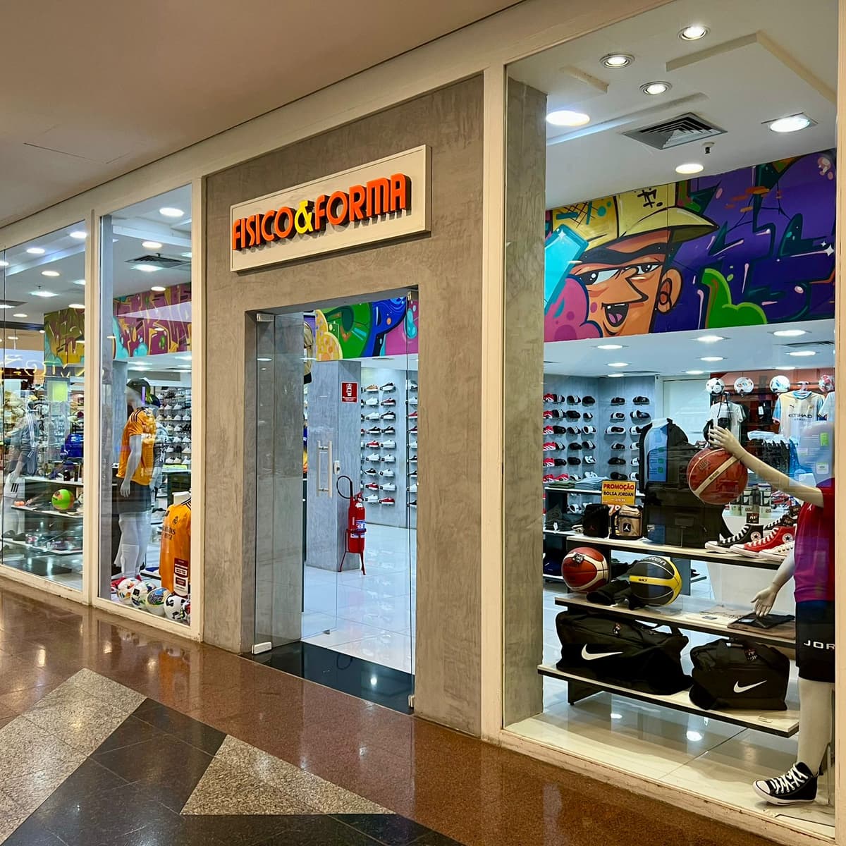 Imagem de interna da loja fisico e forma