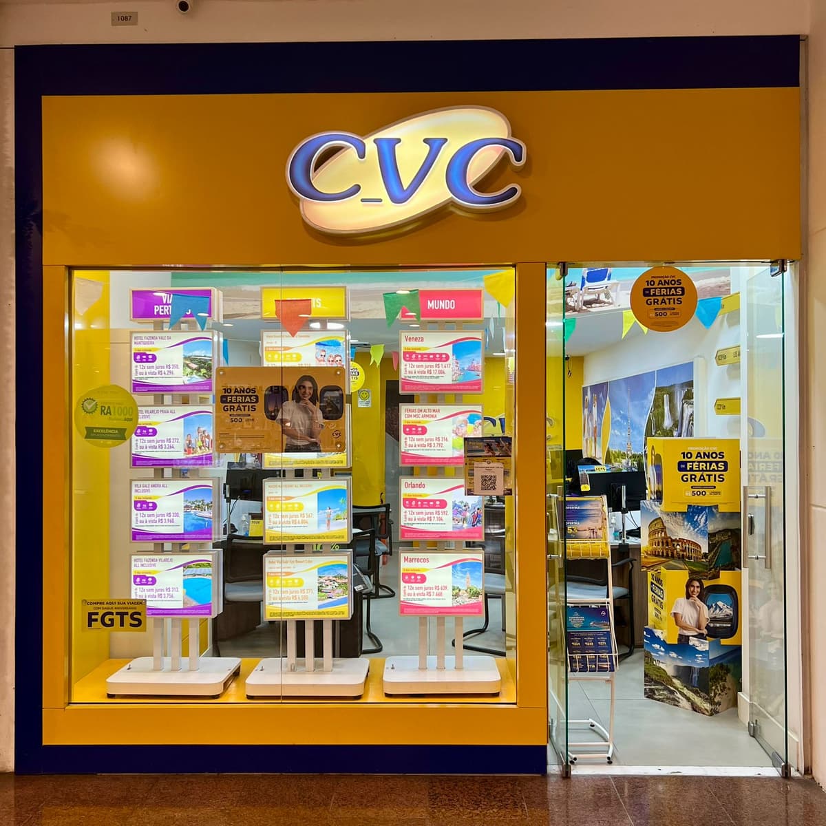 Imagem de interna da loja cvc