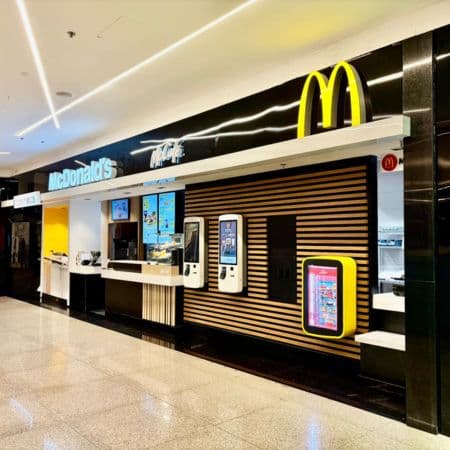 Imagem de interna da loja mc donald´s